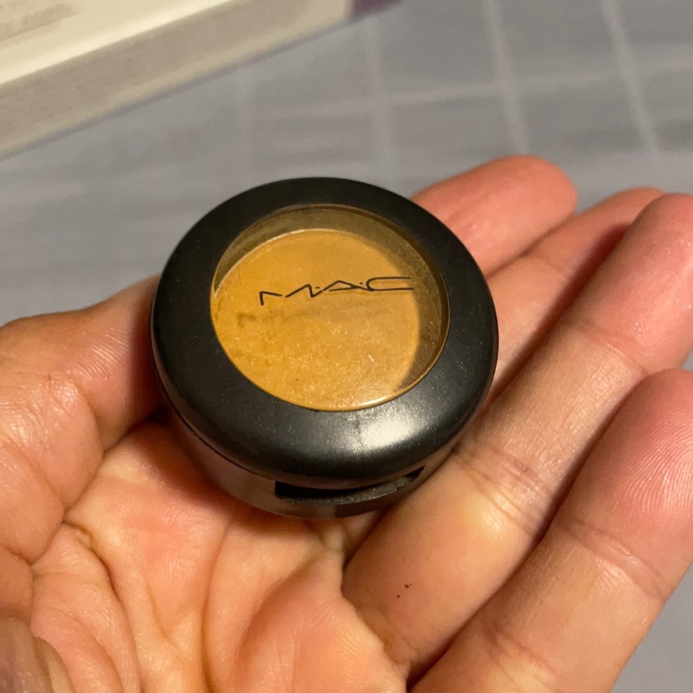 Mac pigments and color